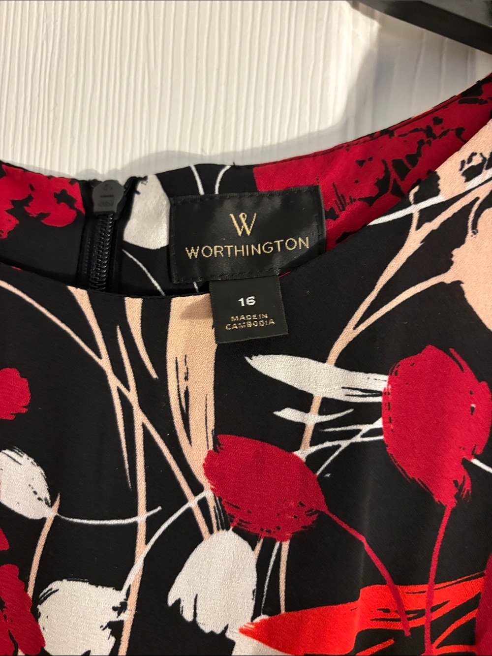 Worthington Black Red and Cream Floral Shift Dress